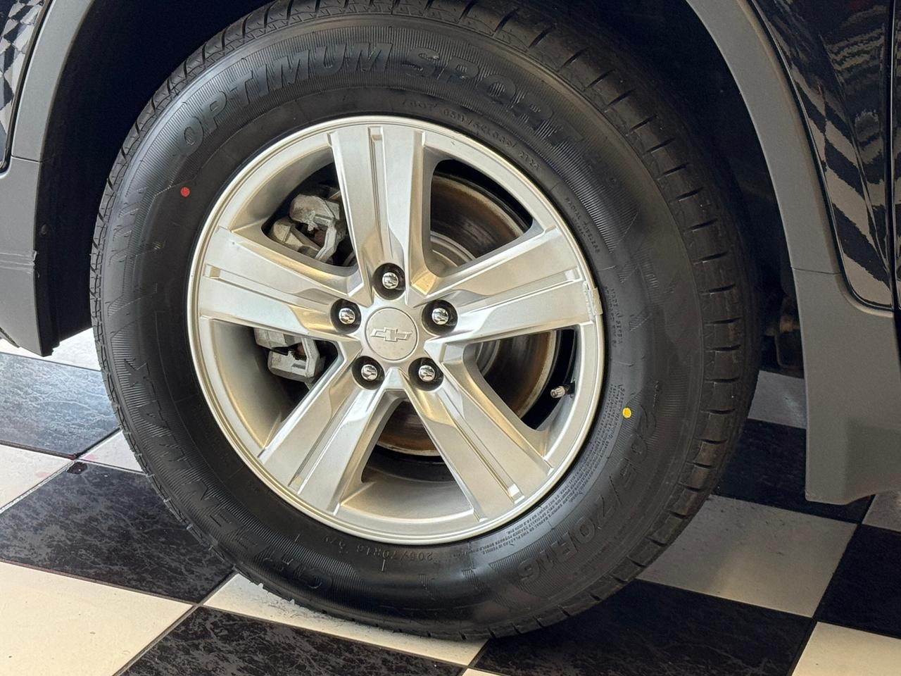 2018 Chevrolet Trax LS AWD+ApplePlay+New Tires+Cruise+CLEAN CARFAX Photo