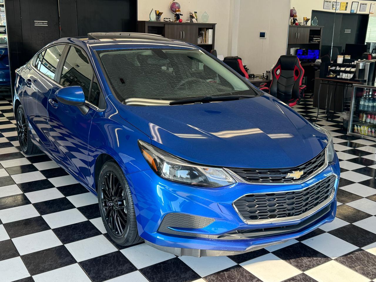 2017 Chevrolet Cruze LT+Roof+ApplePlay+New Tires+Wheels+Remote Start Photo