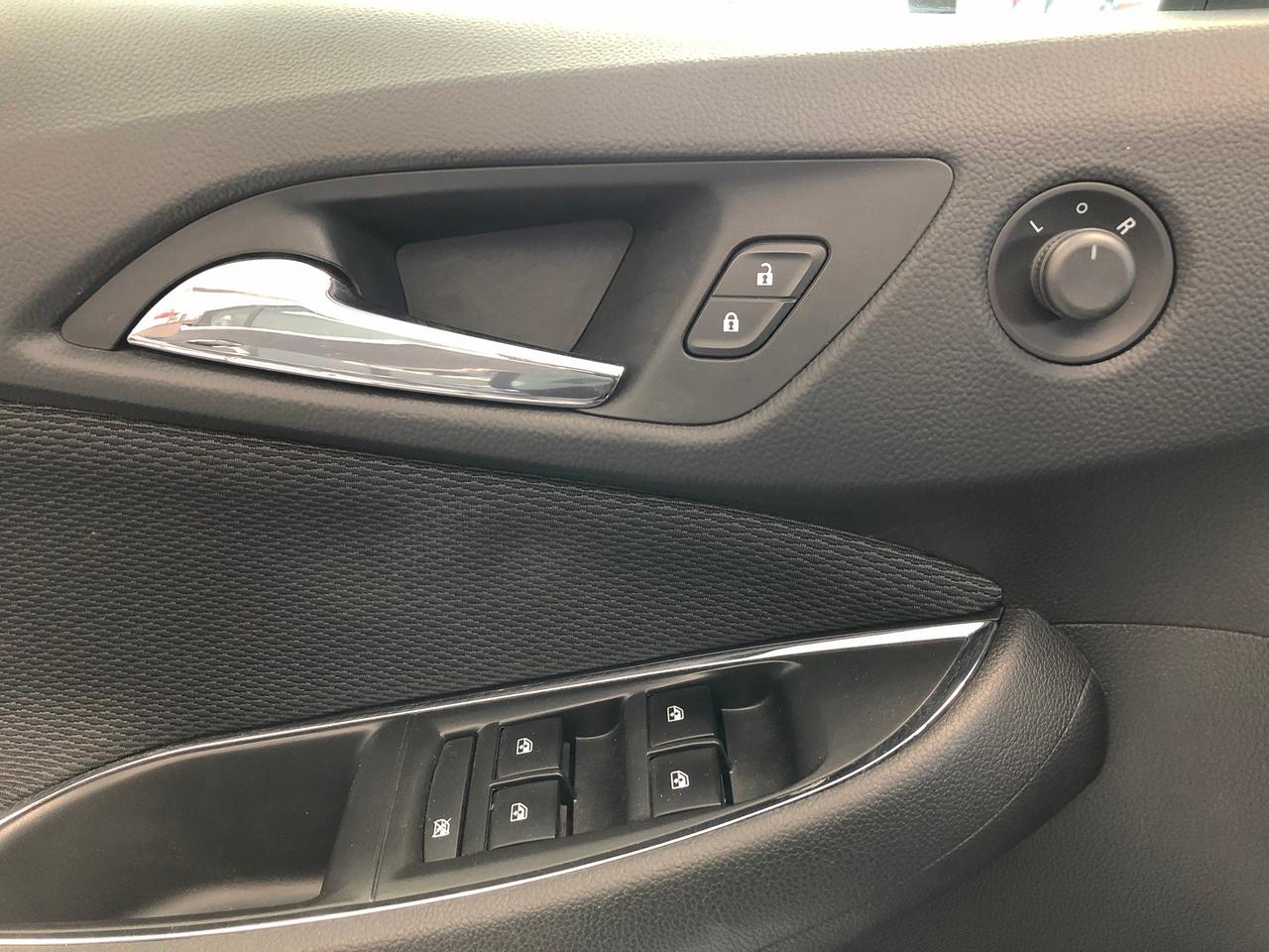 2017 Chevrolet Cruze LT+Roof+ApplePlay+New Tires+Wheels+Remote Start Photo
