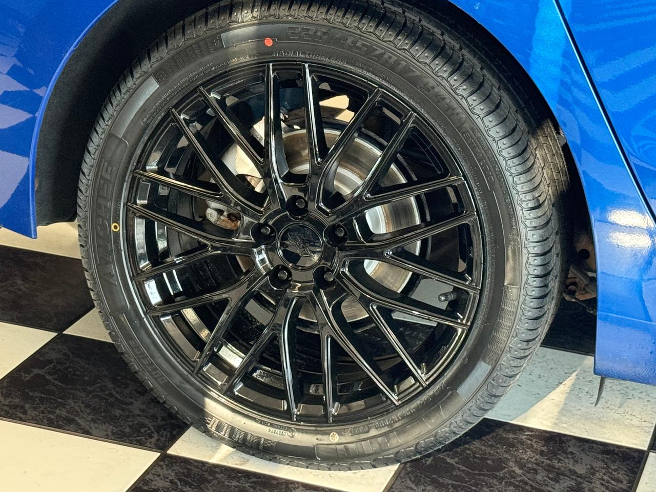 2017 Chevrolet Cruze LT+Roof+ApplePlay+New Tires+Wheels+Remote Start Photo