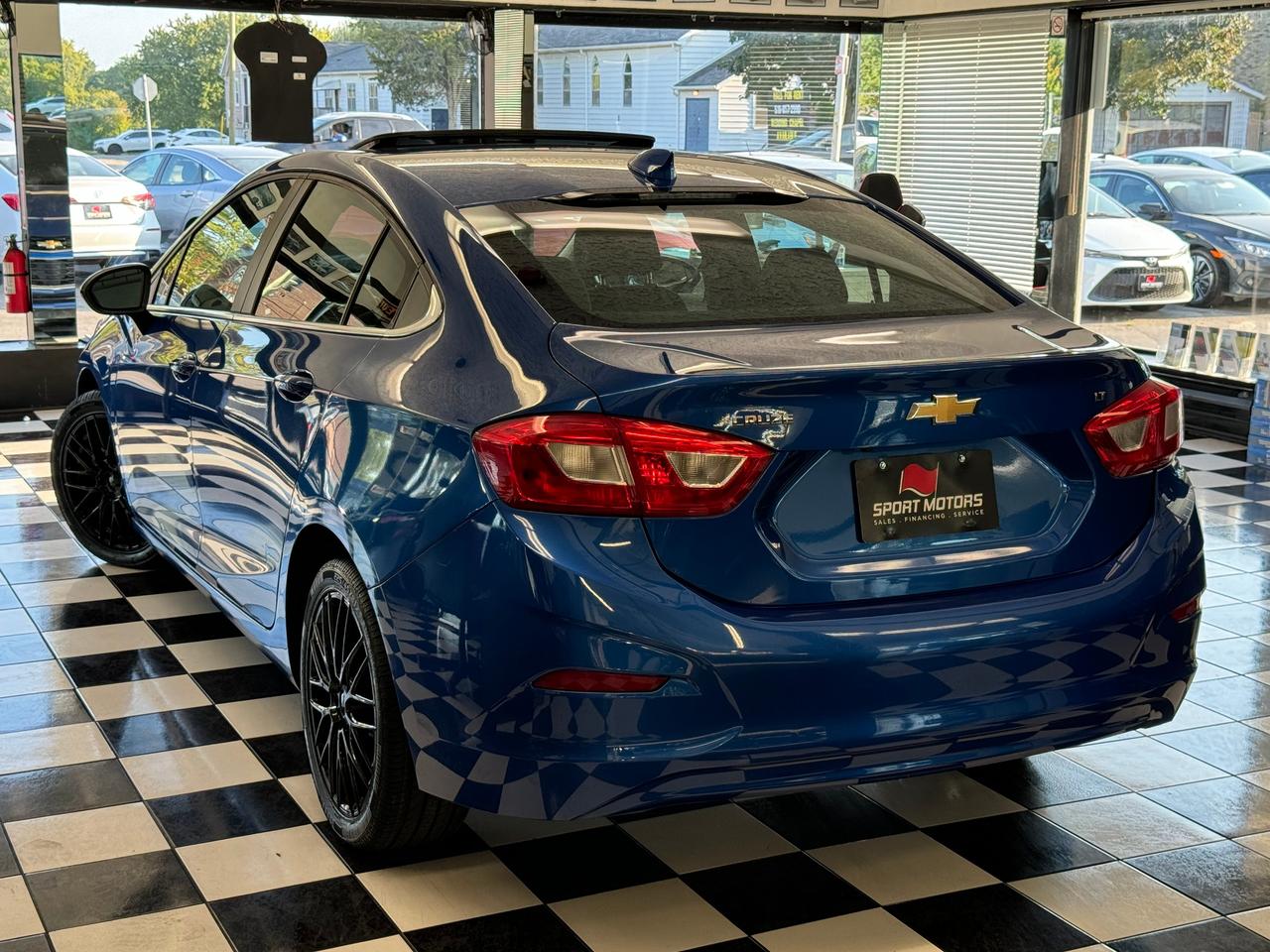 2017 Chevrolet Cruze LT+Roof+ApplePlay+New Tires+Wheels+Remote Start Photo