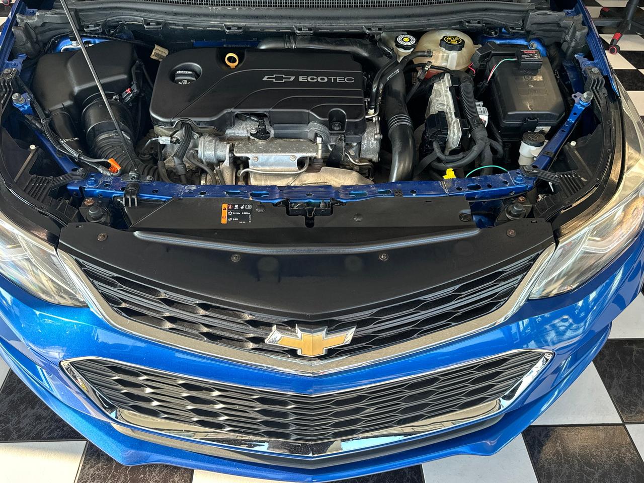 2017 Chevrolet Cruze LT+Roof+ApplePlay+New Tires+Wheels+Remote Start Photo