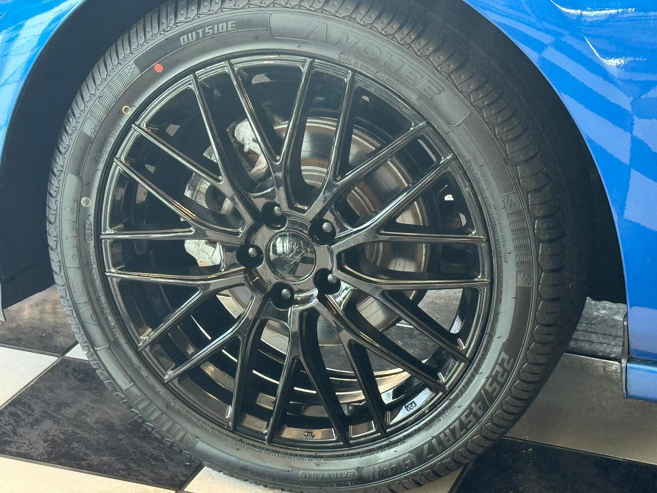 2017 Chevrolet Cruze LT+Roof+ApplePlay+New Tires+Wheels+Remote Start Photo