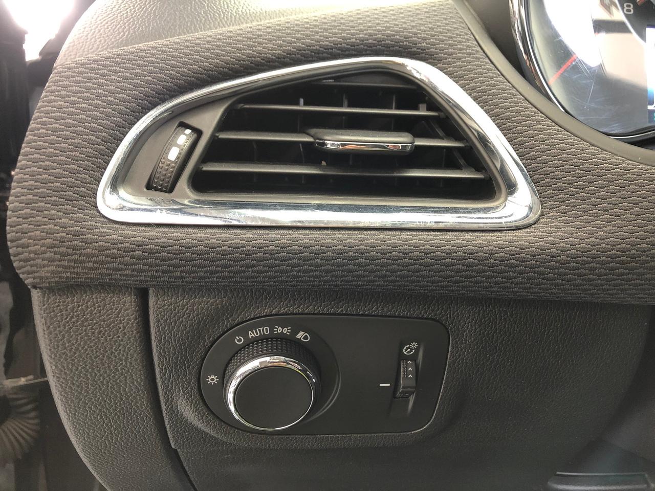 2017 Chevrolet Cruze LT+Roof+ApplePlay+New Tires+Wheels+Remote Start Photo