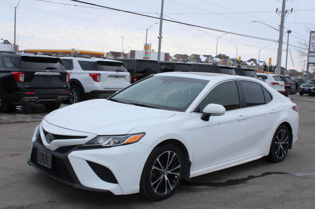 2018 Toyota Camry SE Auto with sunroof - Photo #2