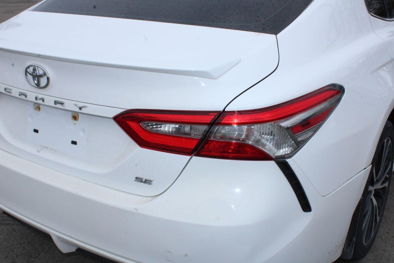 2018 Toyota Camry SE Auto with sunroof - Photo #4