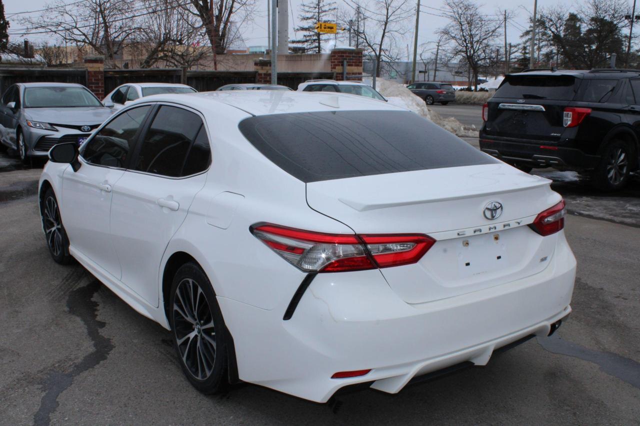 2018 Toyota Camry SE Auto with sunroof - Photo #5