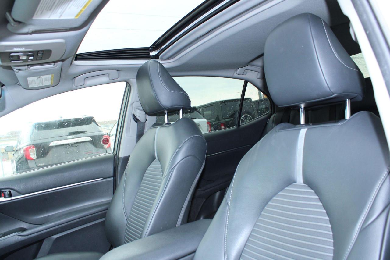 2018 Toyota Camry SE Auto with sunroof - Photo #13