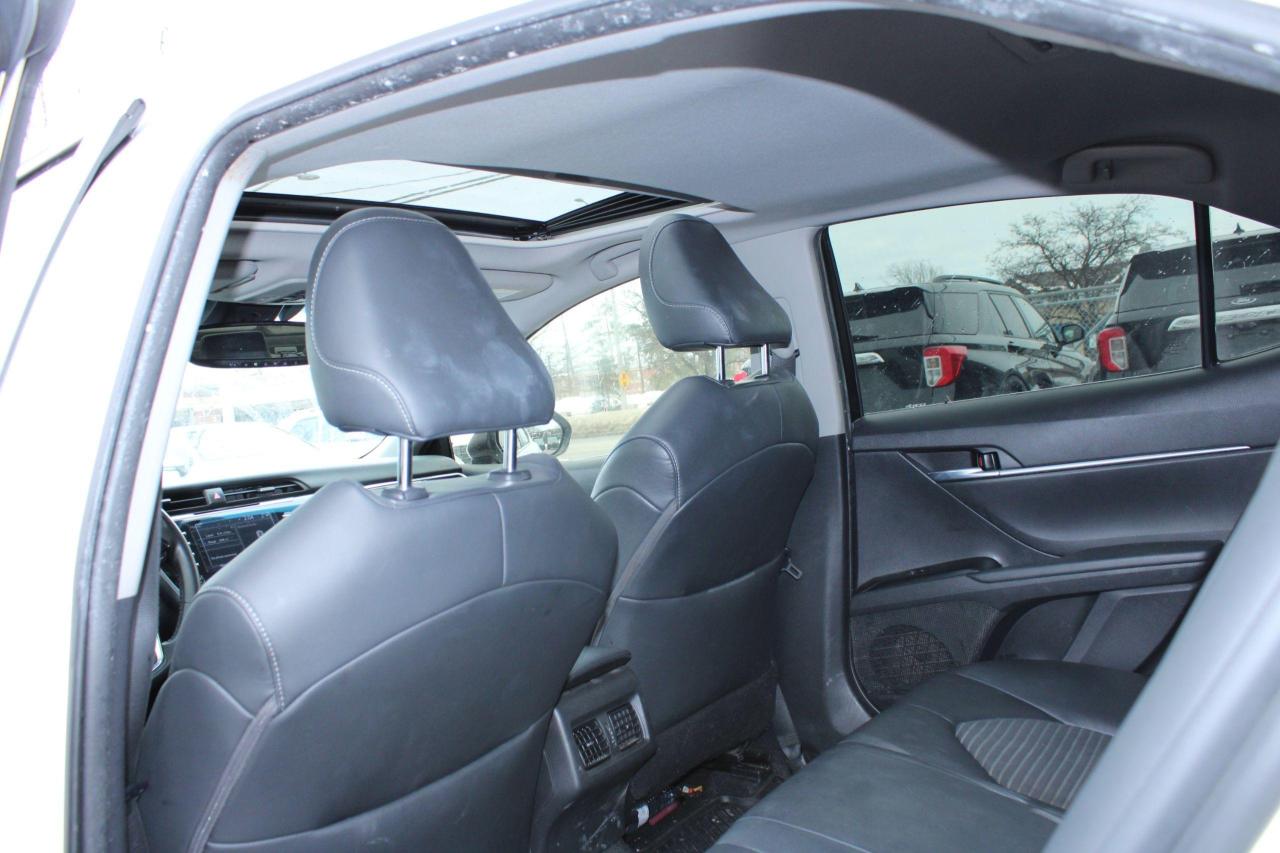 2018 Toyota Camry SE Auto with sunroof - Photo #16