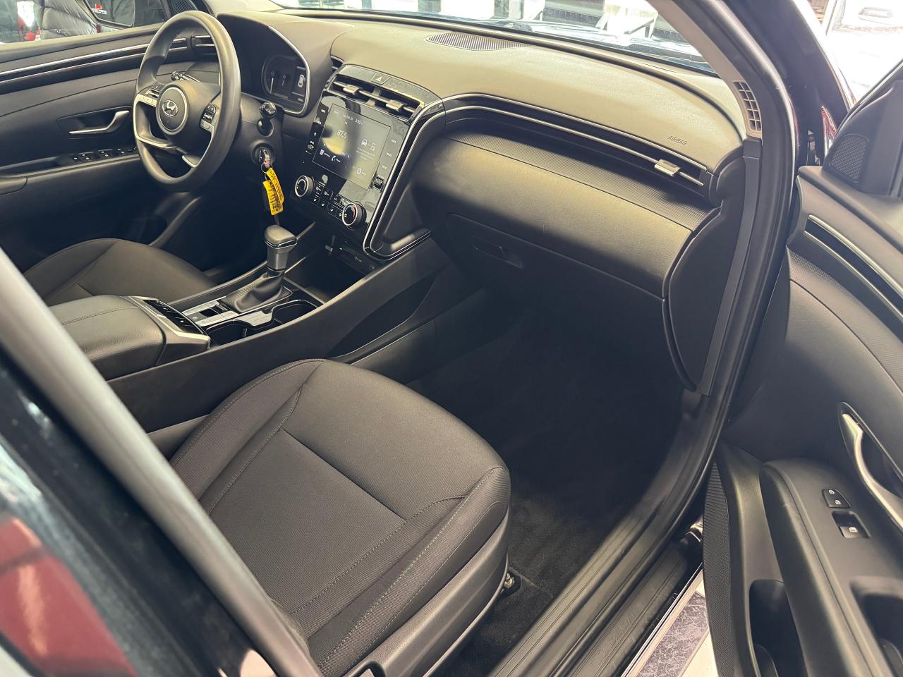 2022 Hyundai Tucson Essential AWD+ApplePlay+LaneKeep+CLEAN CARFAX - Photo #21