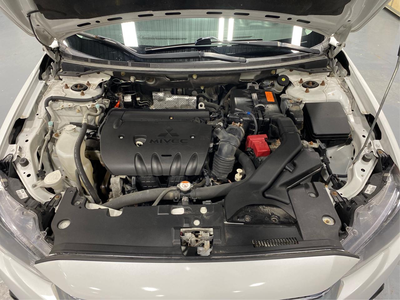 2017 Mitsubishi Lancer ES Photo