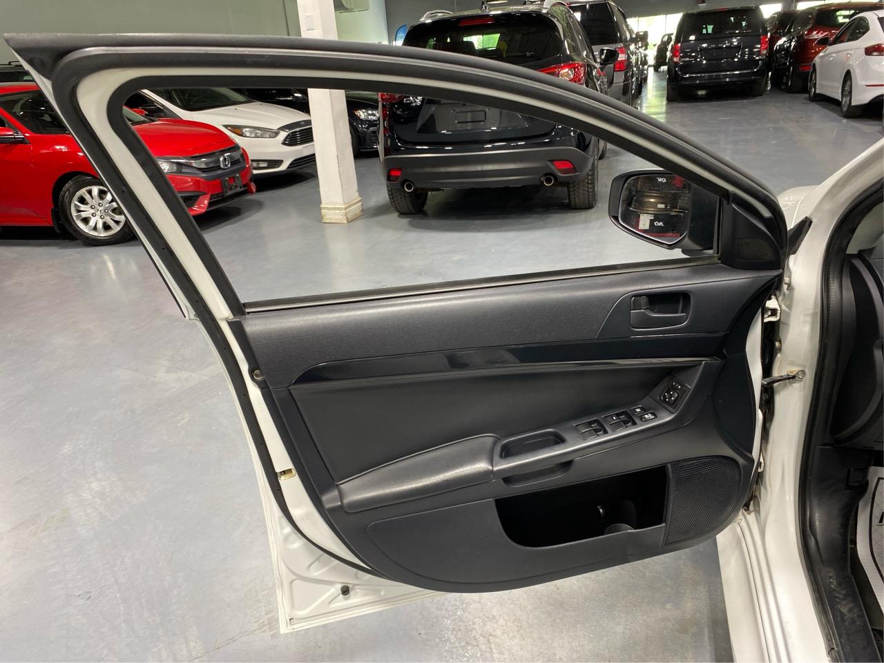 2017 Mitsubishi Lancer ES Photo