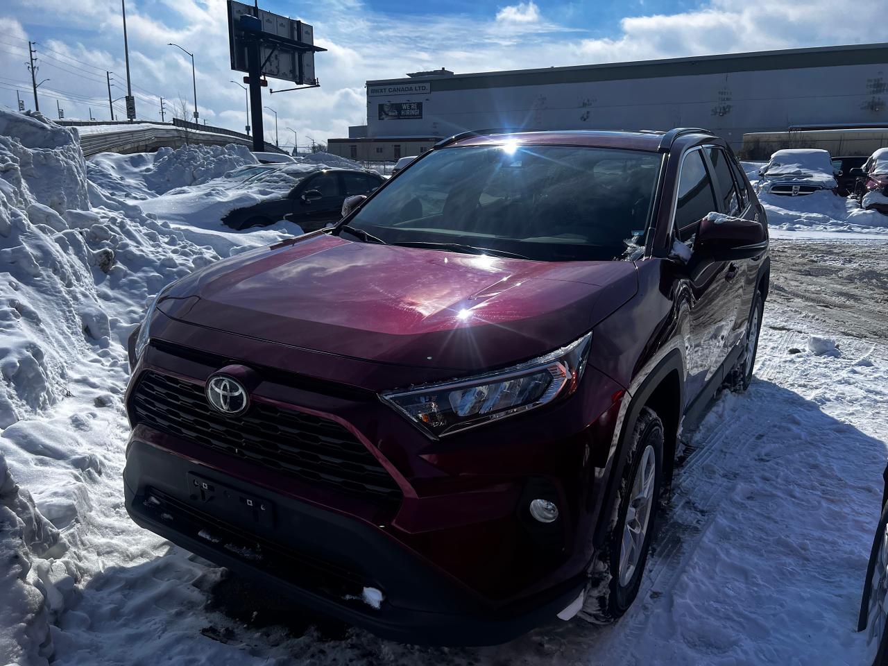 Used 2021 Toyota RAV4 XLE / ROOF / HTD SEATS / BACKCAM / NO ACCIDENTS for sale in Cambridge, ON