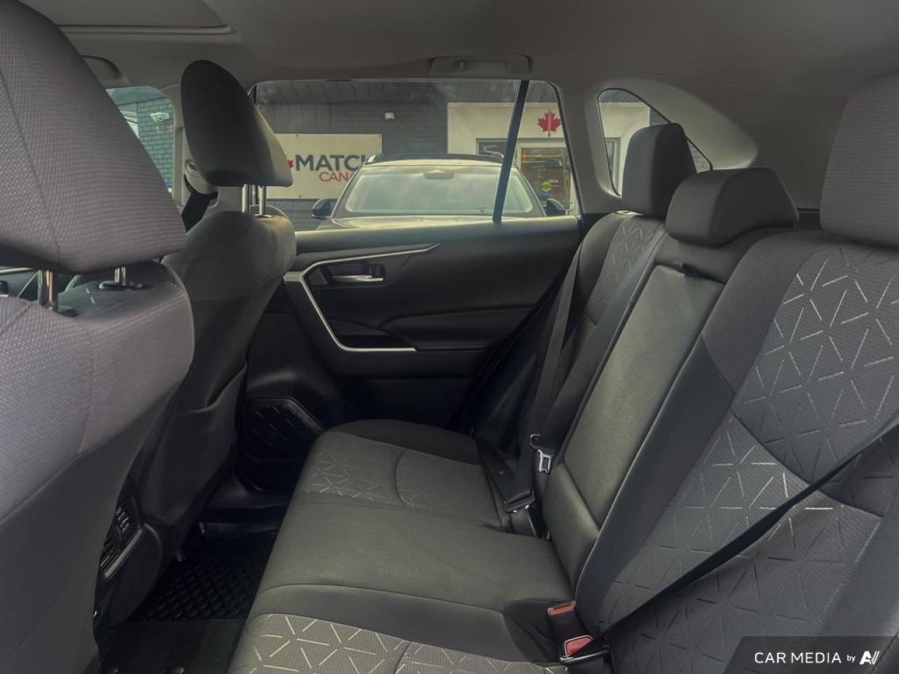 2021 Toyota RAV4 XLE / ROOF / HTD SEATS / BACKCAM / NO ACCIDENTS - Photo #11