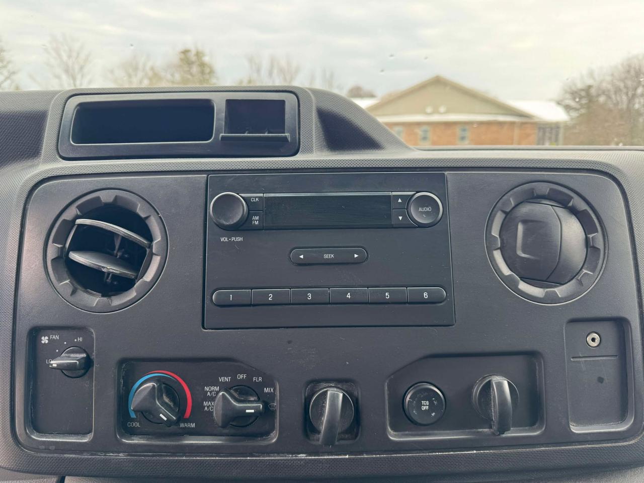 2013 Ford Econoline E-350 Super Duty Commercial - Photo #16