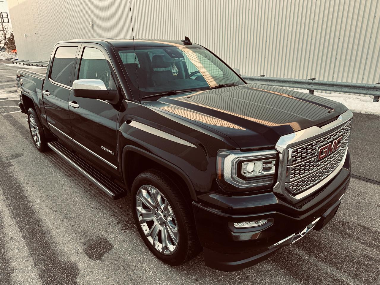 Used 2018 GMC Sierra 1500 Denali Ultimate Trpile Black 6.2L for sale in Mississauga, ON