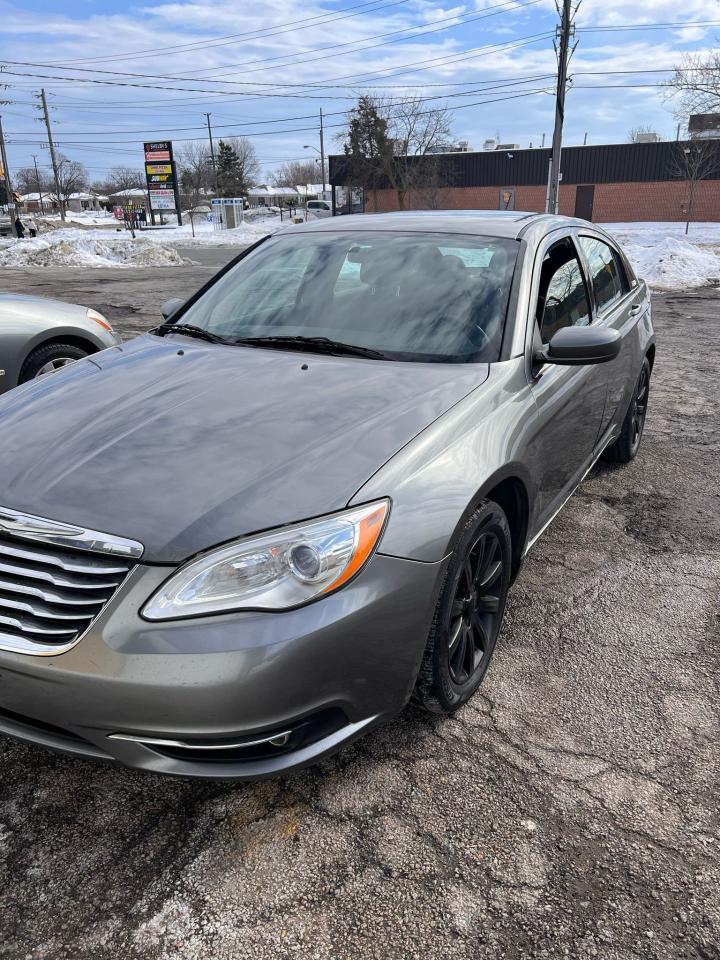 Used 2012 Chrysler 200 Touring for sale in Mississauga, ON