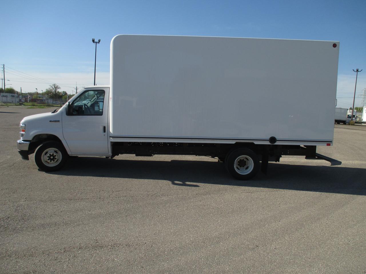 2022 Ford E450 E-450 DRW 176" WB - Photo #10