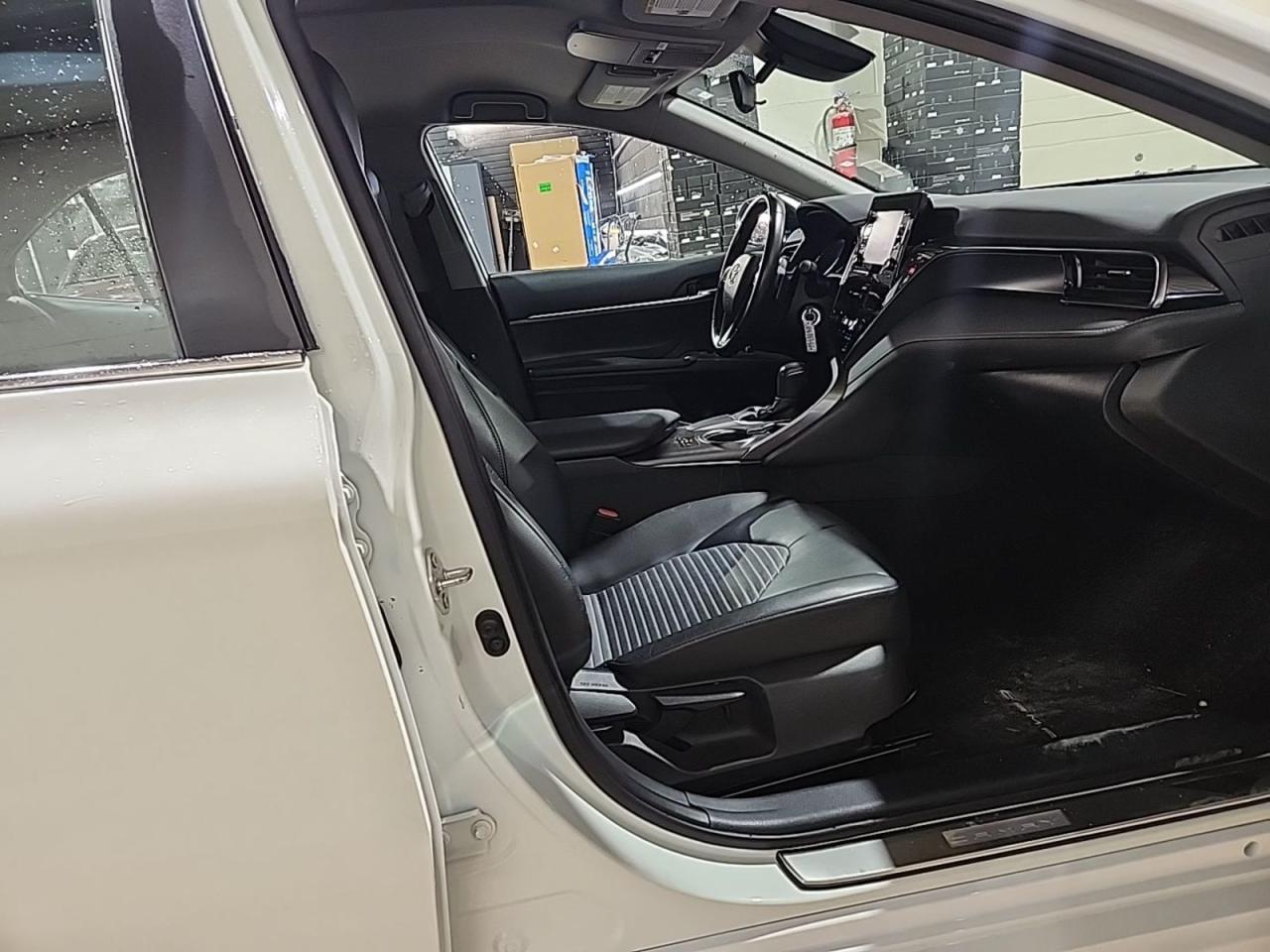 2021 Toyota Camry SE Auto - Photo #4