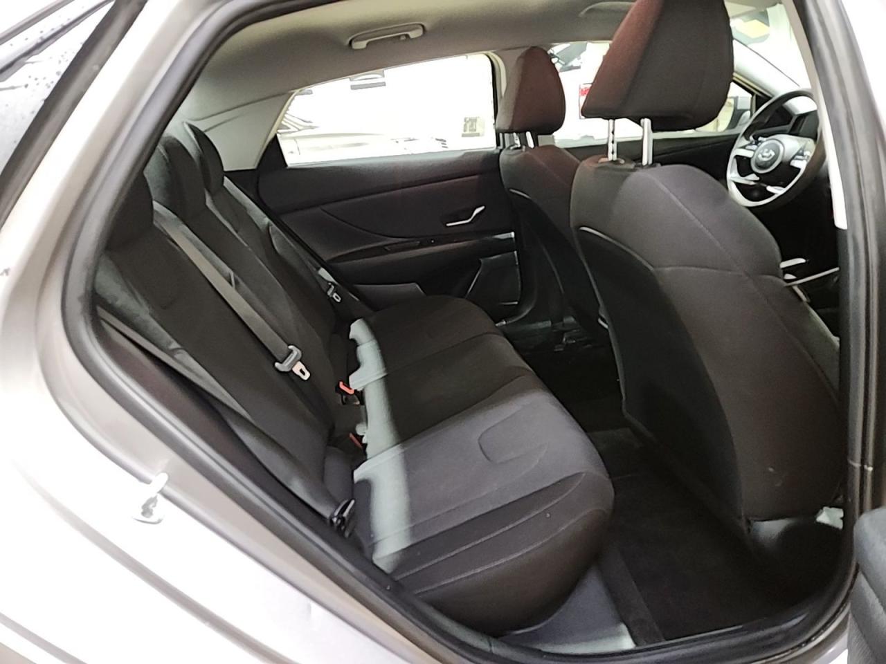2023 Hyundai Elantra Essential IVT - Photo #5