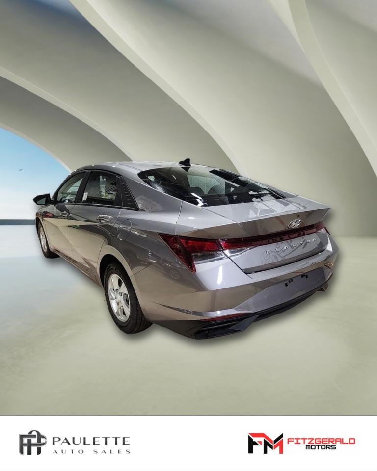 2023 Hyundai Elantra Essential IVT - Photo #2