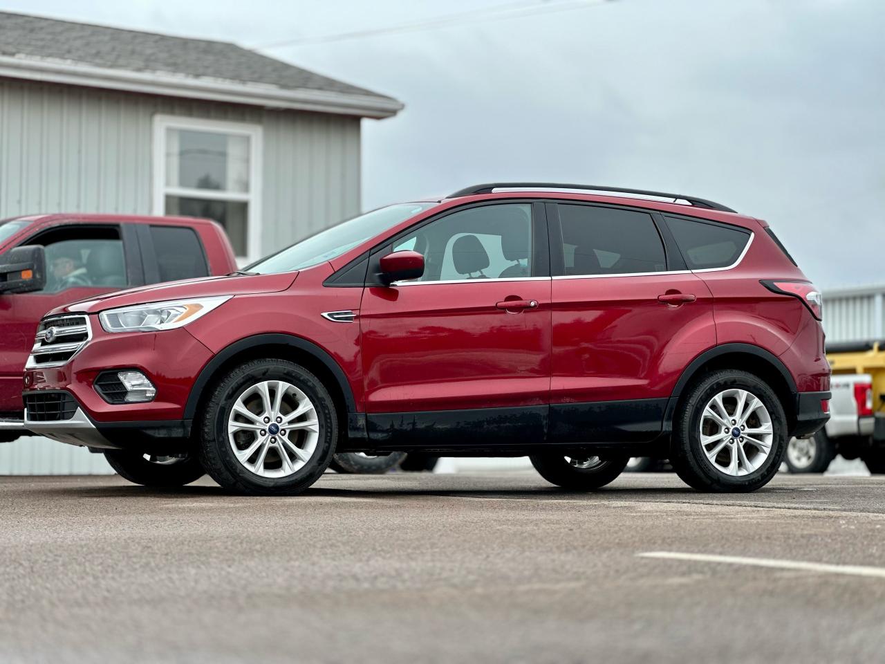 2017 Ford Escape SE 4WD W/WINTER TIRES Photo