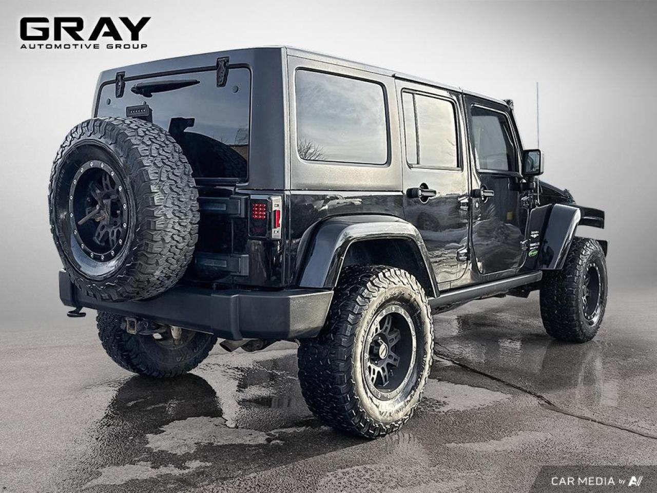 2013 Jeep Wrangler Unlimited Sahara/Dual Top/35s Photo4