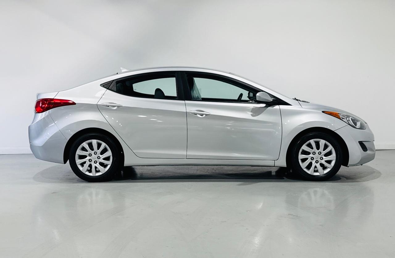 2013 Hyundai Elantra  - Photo #4