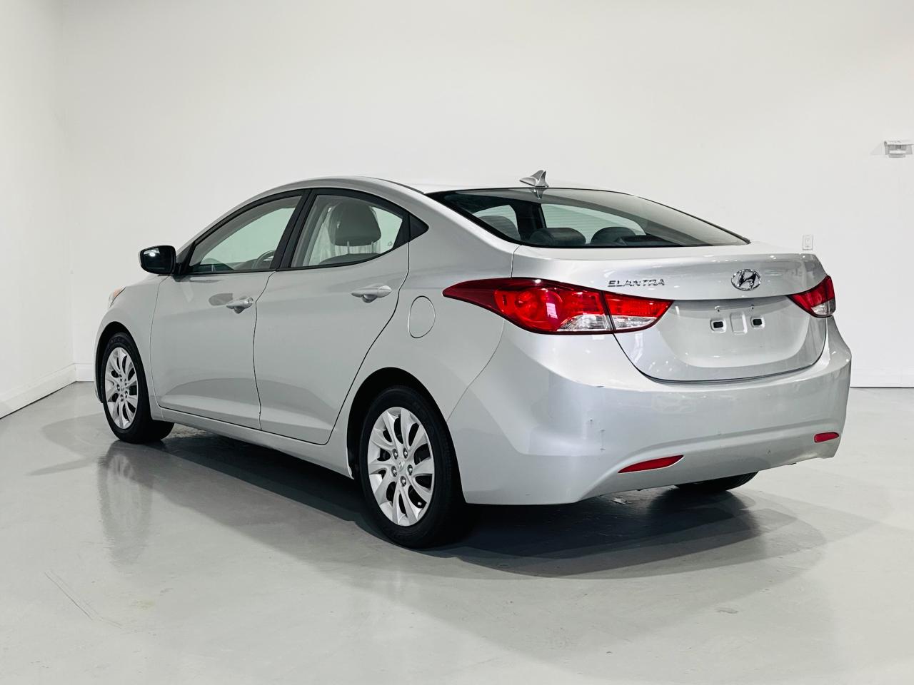 2013 Hyundai Elantra  - Photo #7