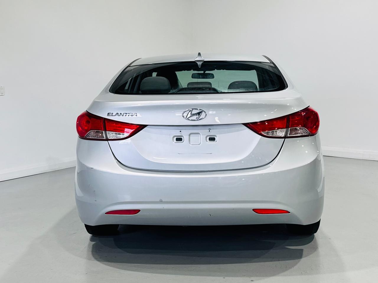 2013 Hyundai Elantra  - Photo #6