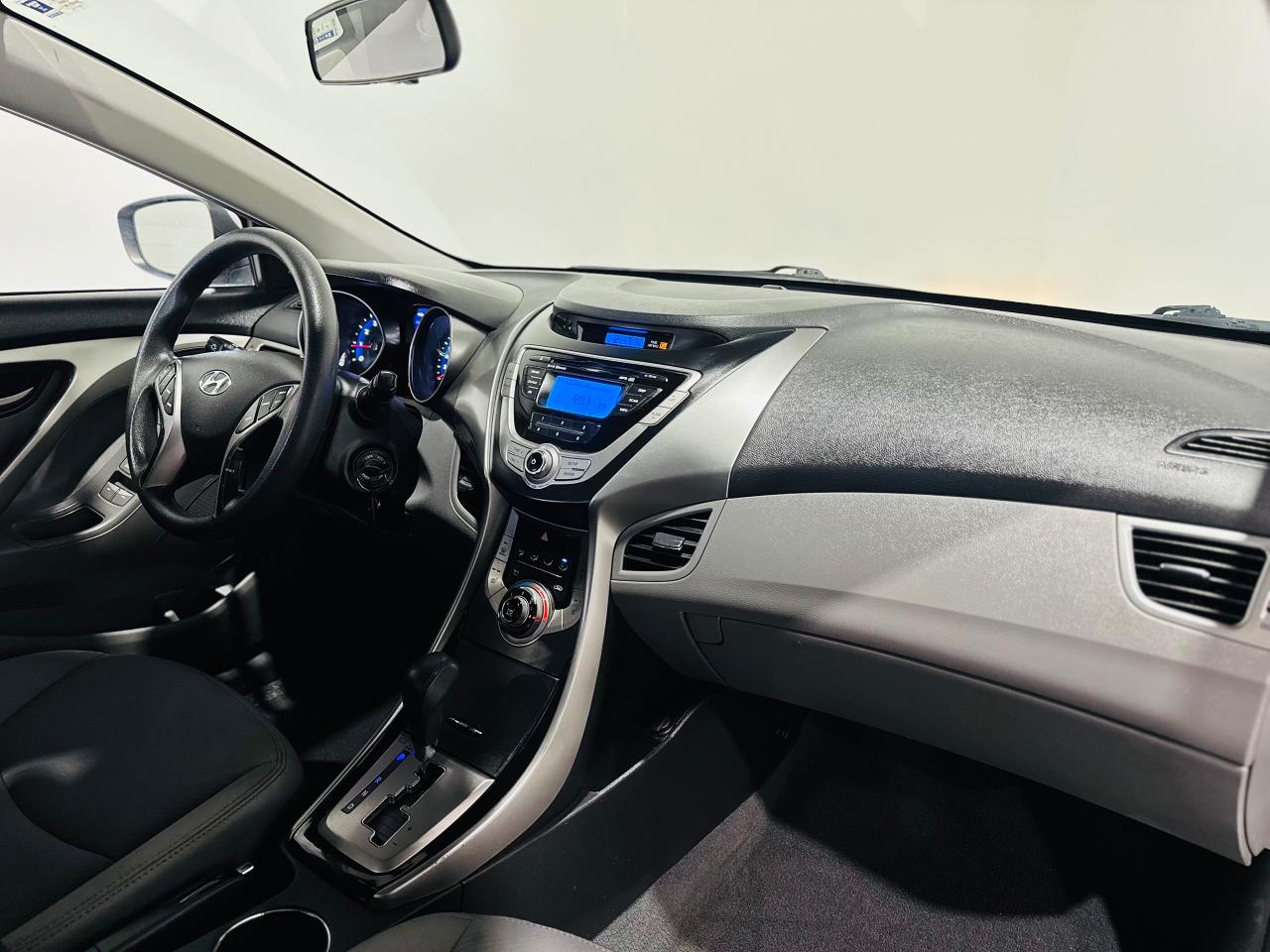 2013 Hyundai Elantra  - Photo #24