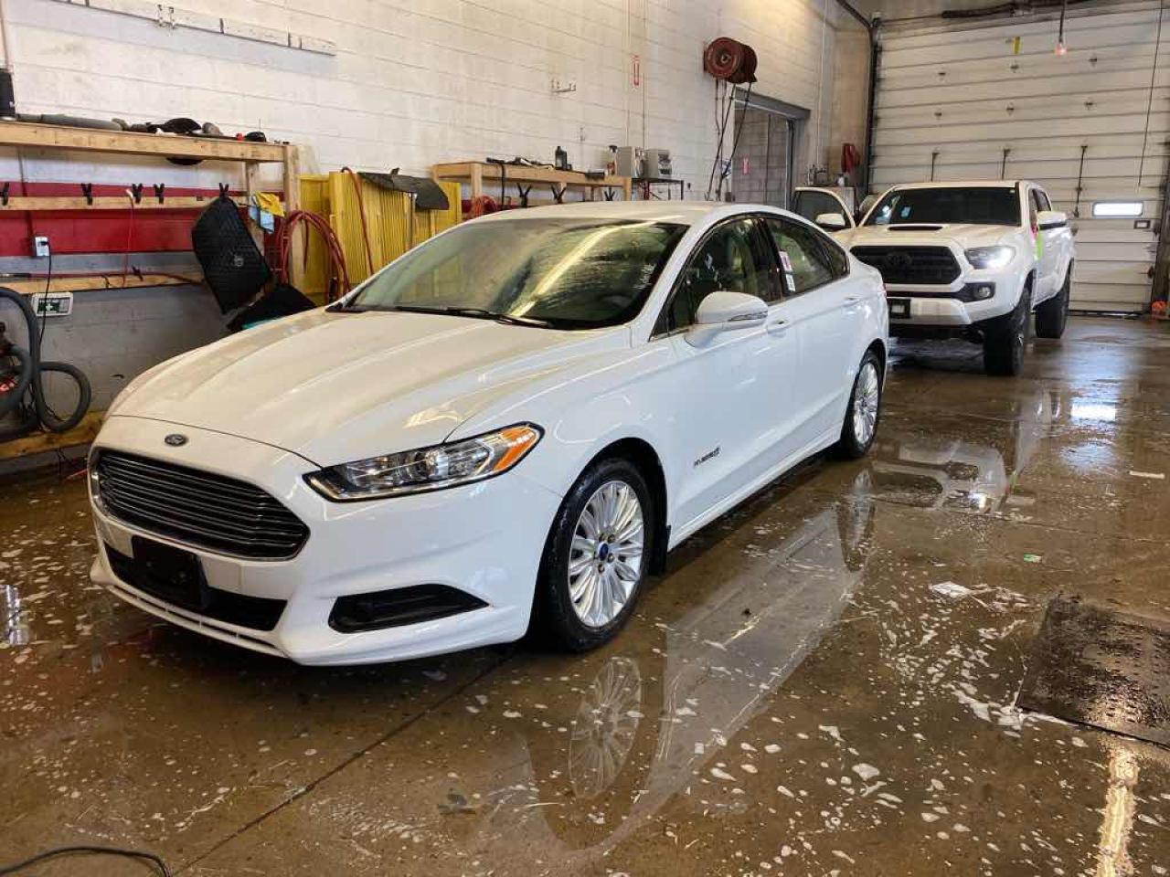 Used 2016 Ford Fusion SE Hybrid for sale in Innisfil, ON