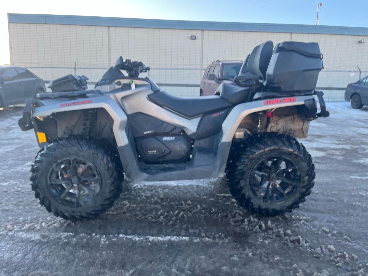 2017 Can-Am Outlander 650 Max XT $78 B/W - Photo #2