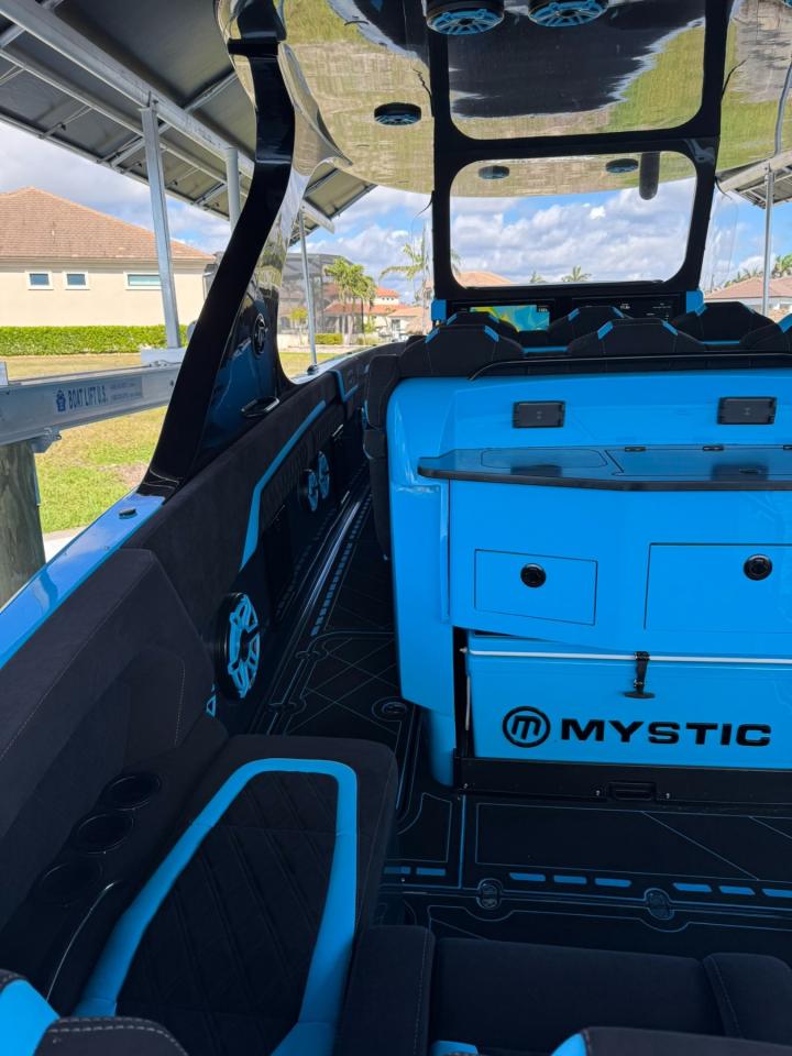 2025 Mystic M4200 CENTER CONSOLE BOAT $PRICE IN USD$ - QUAD MERCURY RACING 500R OUTBOARDS - 42 FOOT, 11 FOOT BEAM, ALCANTERA INTERIOR Photo