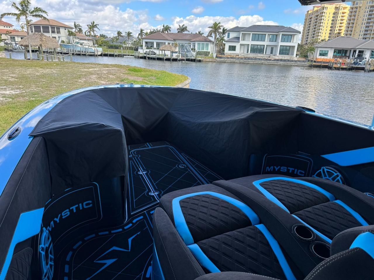 2025 Mystic M4200 CENTER CONSOLE BOAT $PRICE IN USD$ - QUAD MERCURY RACING 500R OUTBOARDS - 42 FOOT, 11 FOOT BEAM, ALCANTERA INTERIOR Photo