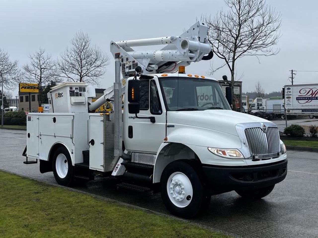 Used 2013 International DuraStar MA025 Altec Bucket Service Truck Air Brakes for sale in Burnaby, BC