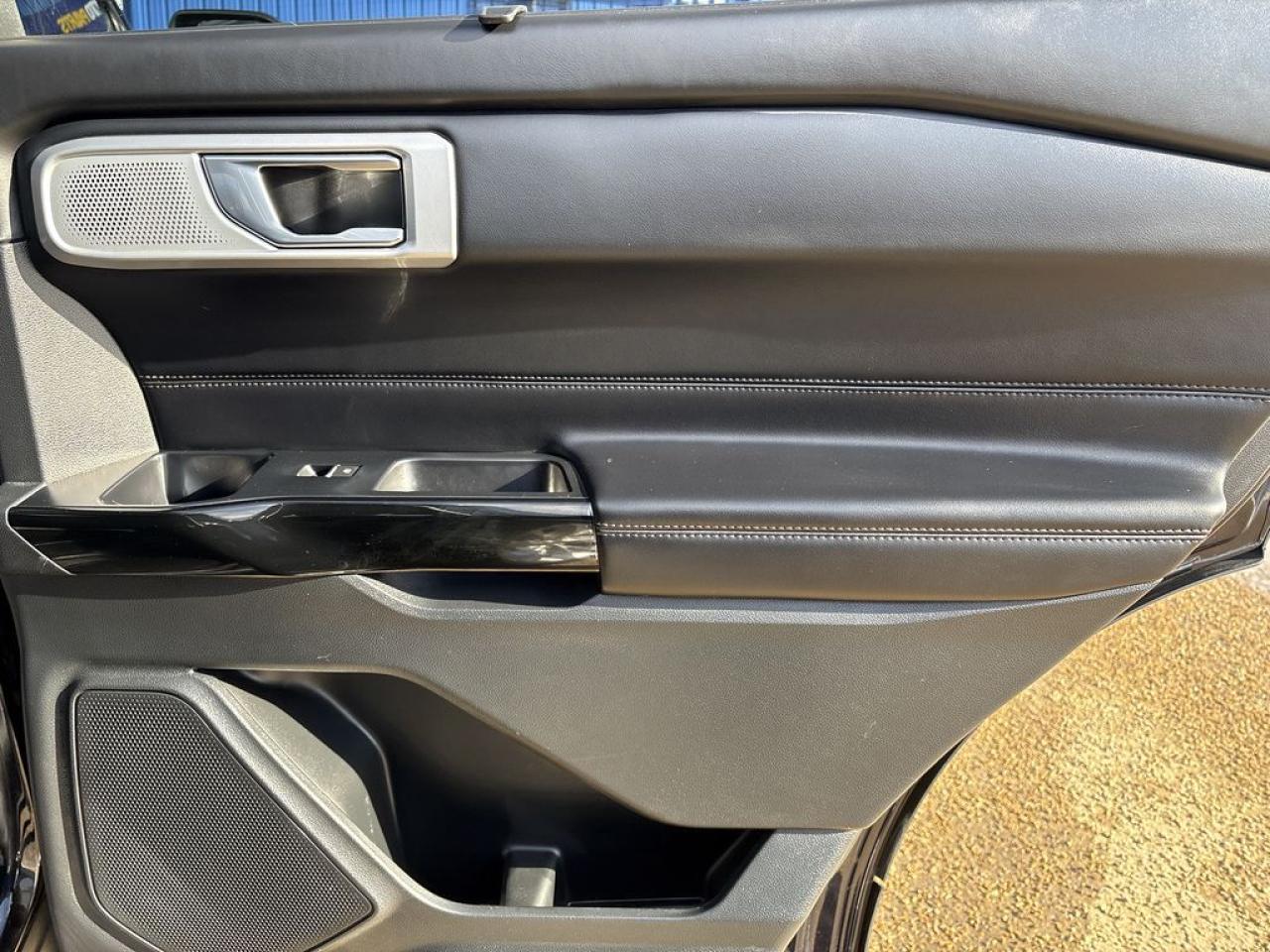 2022 Ford Explorer Platinum Photo5