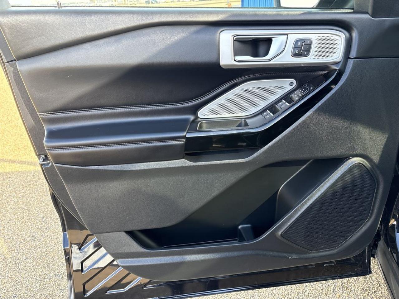 2022 Ford Explorer Platinum Photo