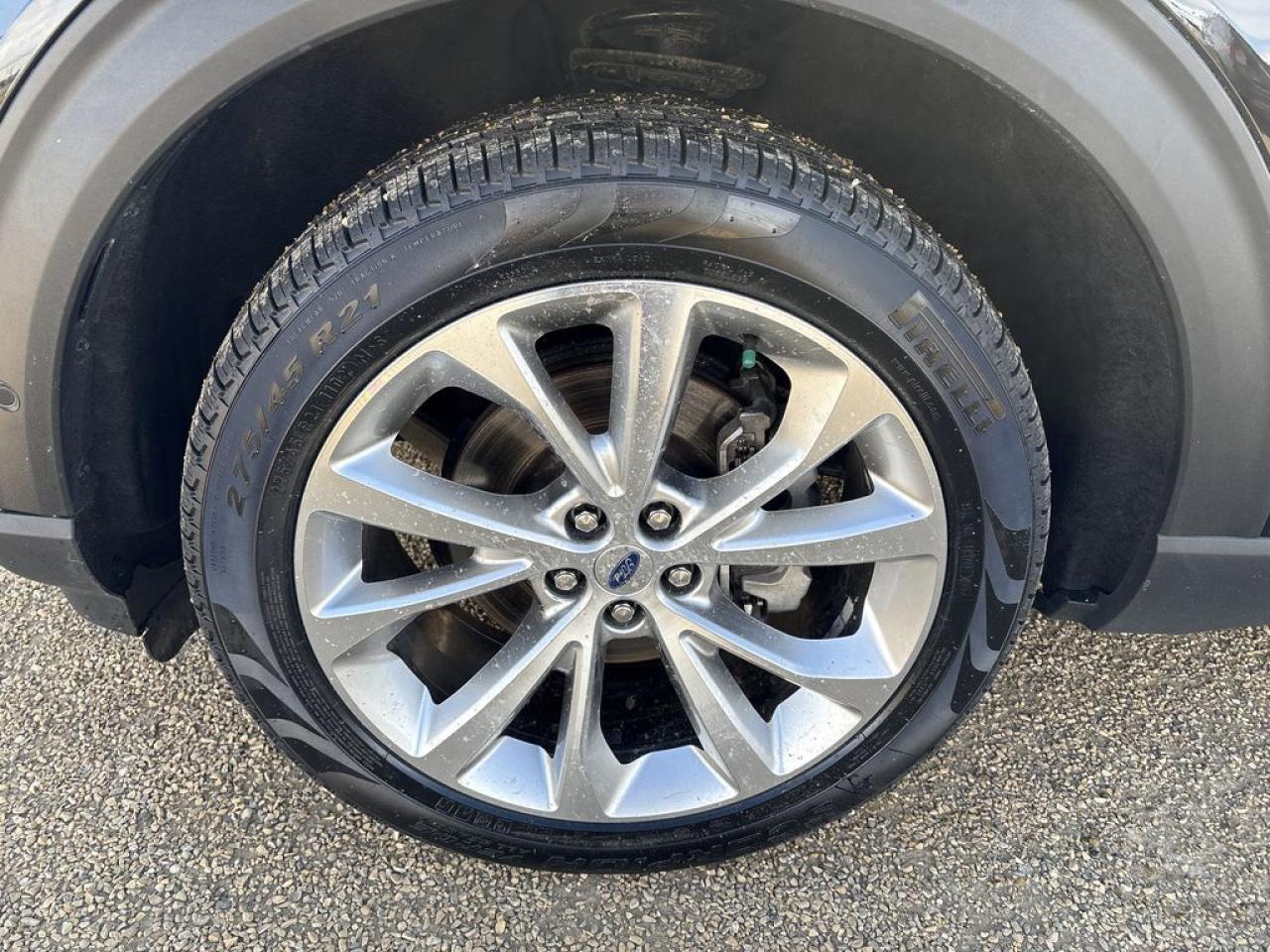 2022 Ford Explorer Platinum Photo