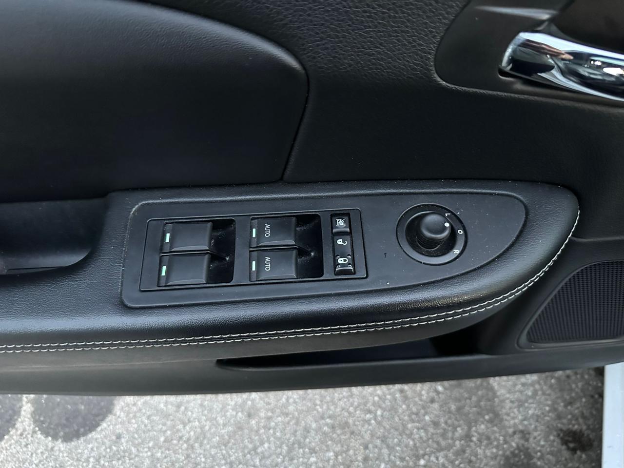 2012 Chrysler 200 4dr Sdn Limited - Photo #29