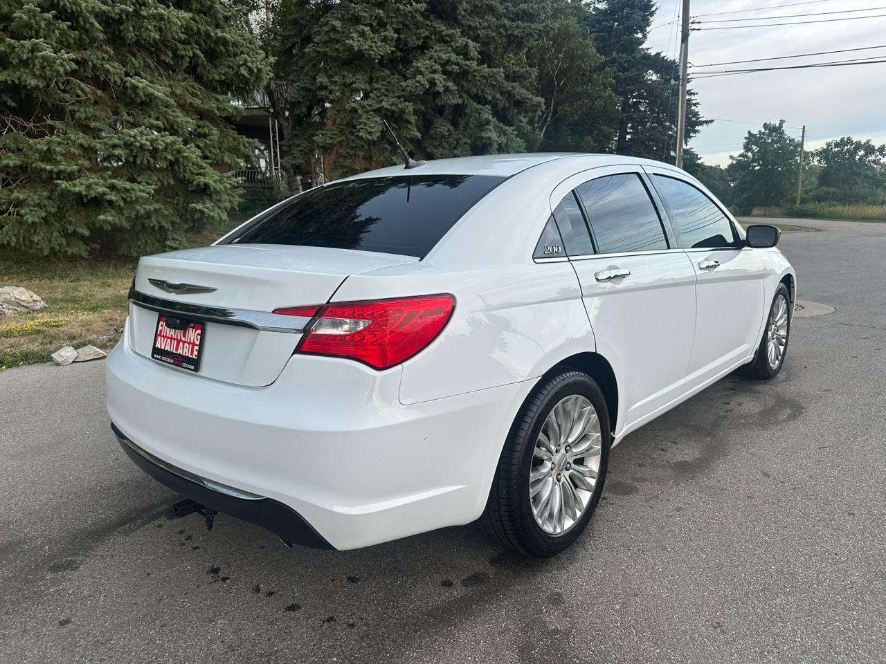 2012 Chrysler 200 4dr Sdn Limited - Photo #6