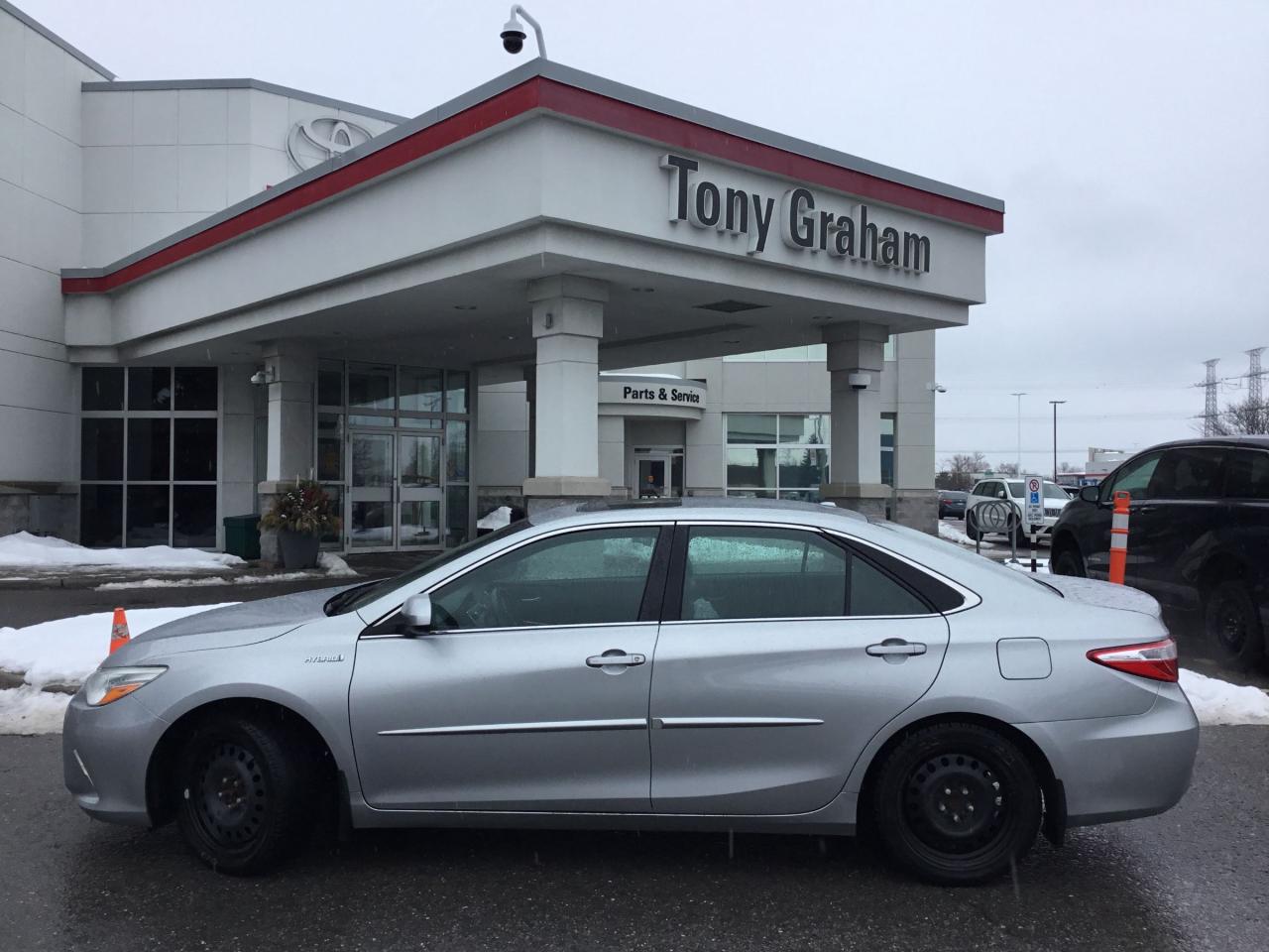 Used 2015 Toyota Camry HYBRID XLE for sale in Ottawa, ON