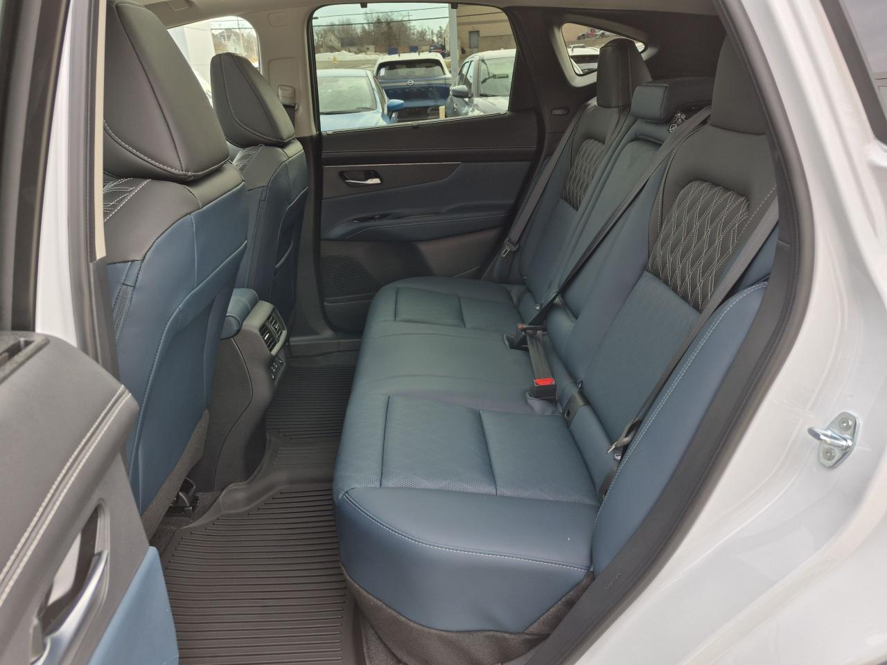 2025 Nissan Murano Platinum Photo39
