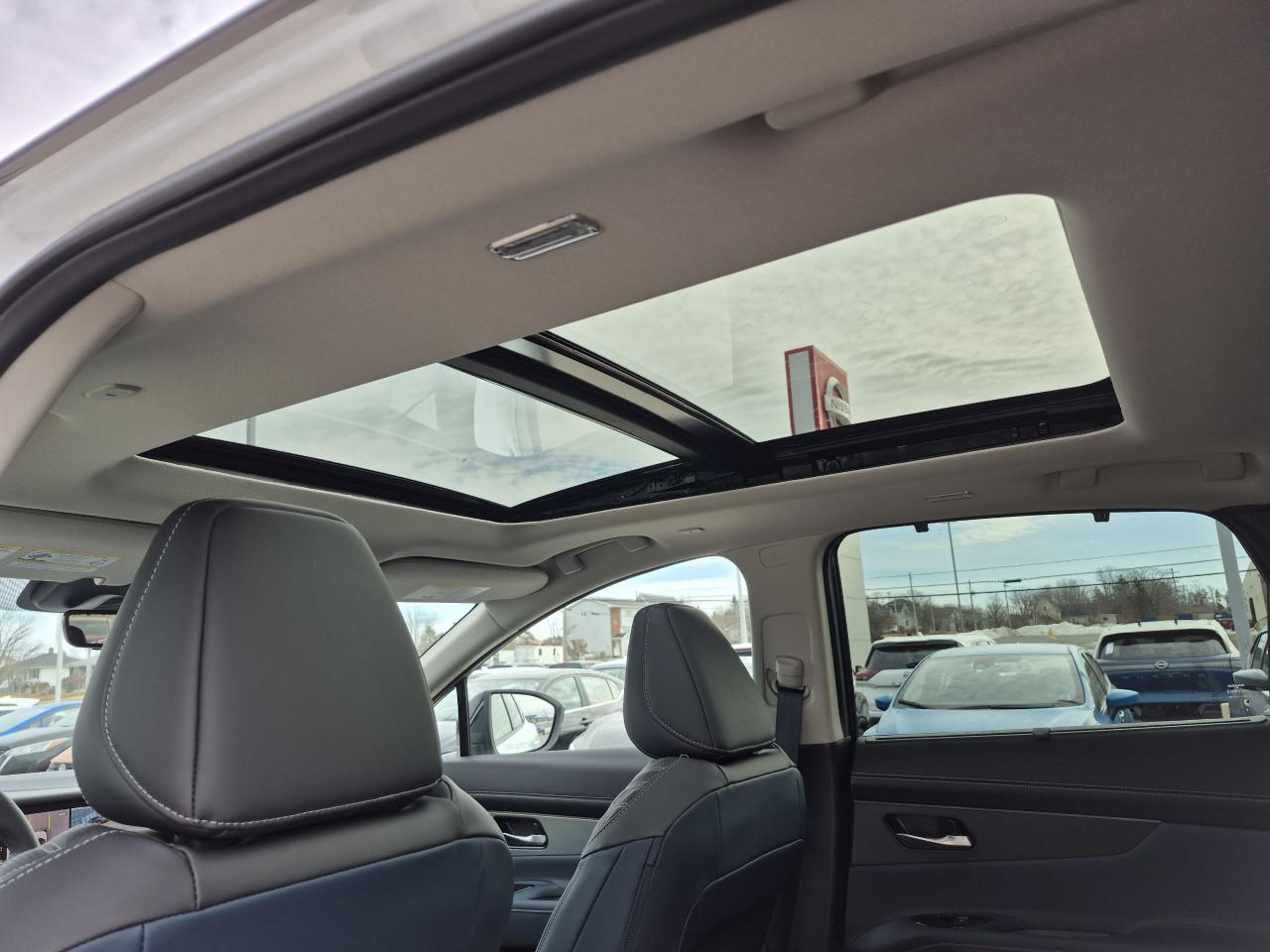 2025 Nissan Murano Platinum Photo42