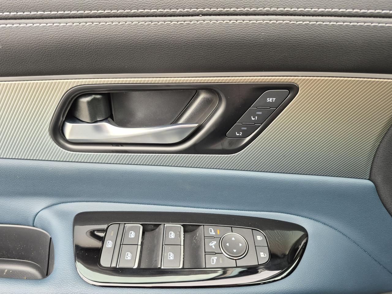 2025 Nissan Murano Platinum Photo7