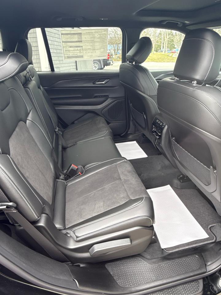 2025 Jeep Grand Cherokee L Altitude 4x4 Photo21
