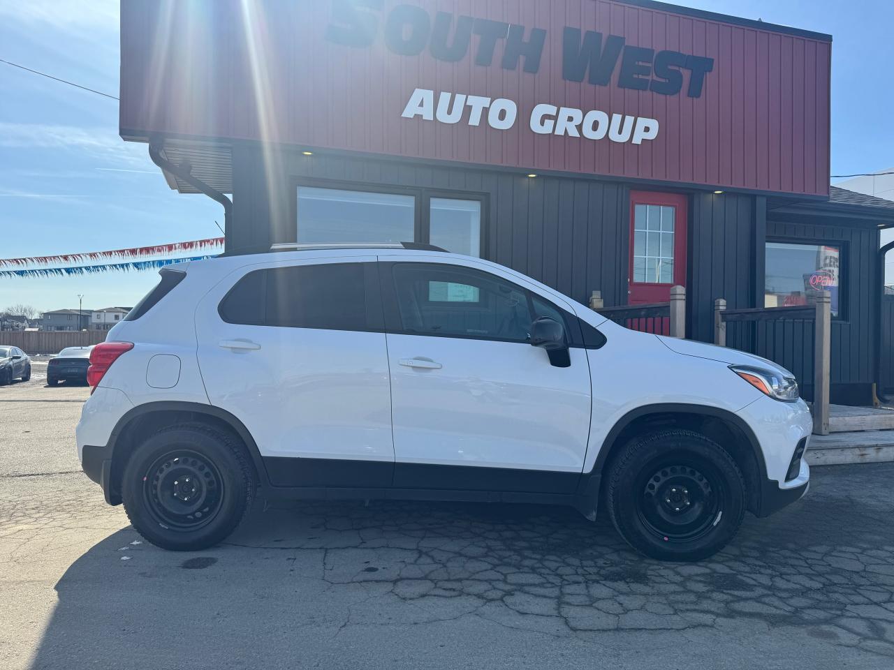2019 Chevrolet Trax AWD 4dr LT - Photo #2