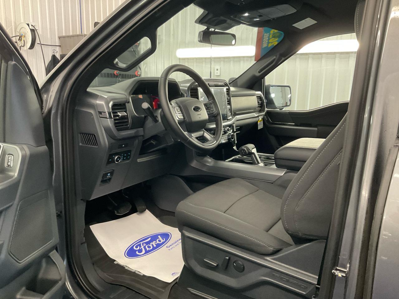 2025 Ford F-150 XLT Photo5