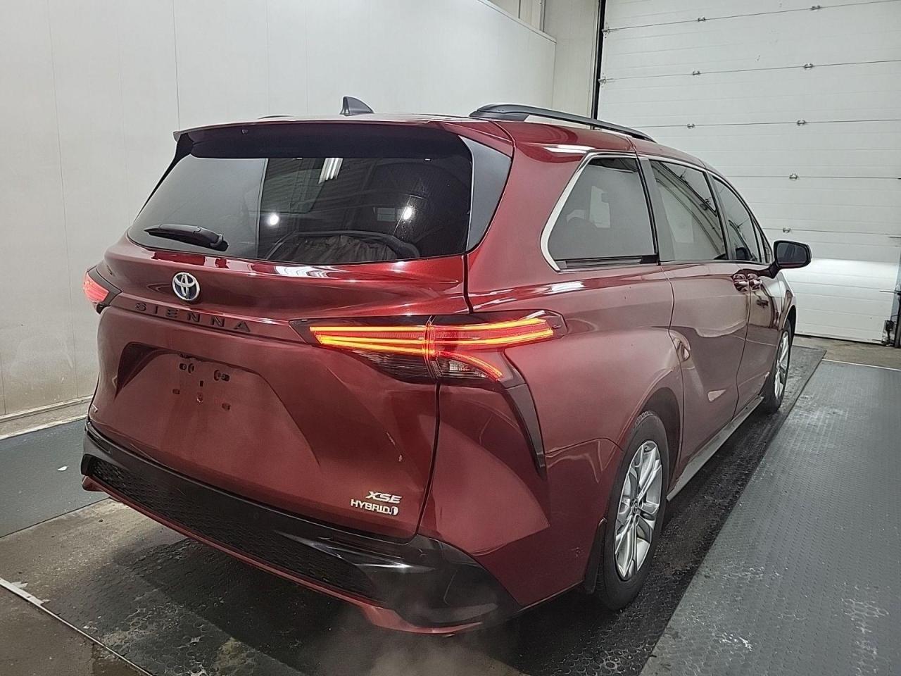 2021 Toyota Sienna XSE 7-Passenger AWD - Photo #2