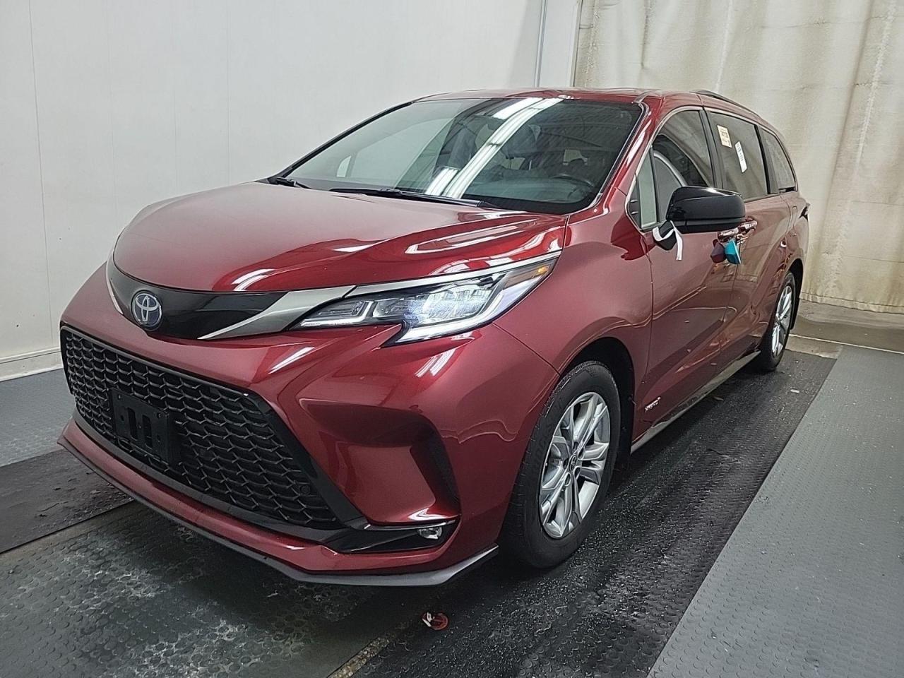 2021 Toyota Sienna XSE 7-Passenger AWD - Photo #3